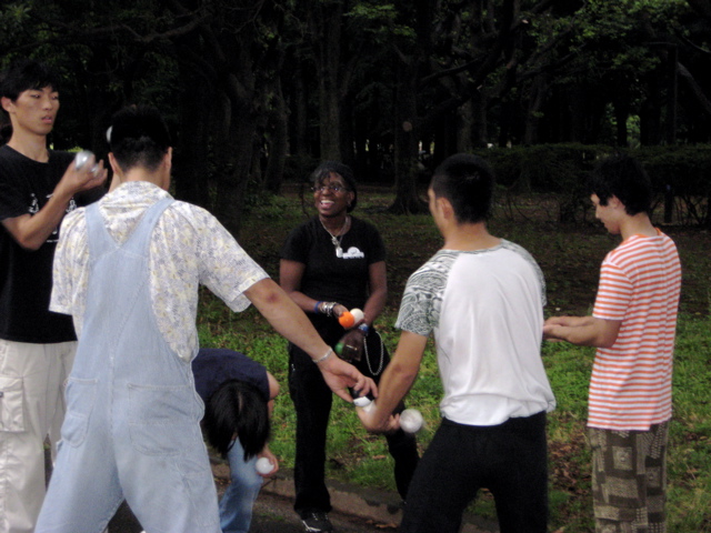 Yoyogi Juggling 6
